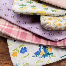 Custom Pouch with 1980s Cotton Floral: Gert