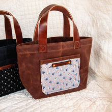 Pipit Tote with 1930s Scrap Bundles: Agnes