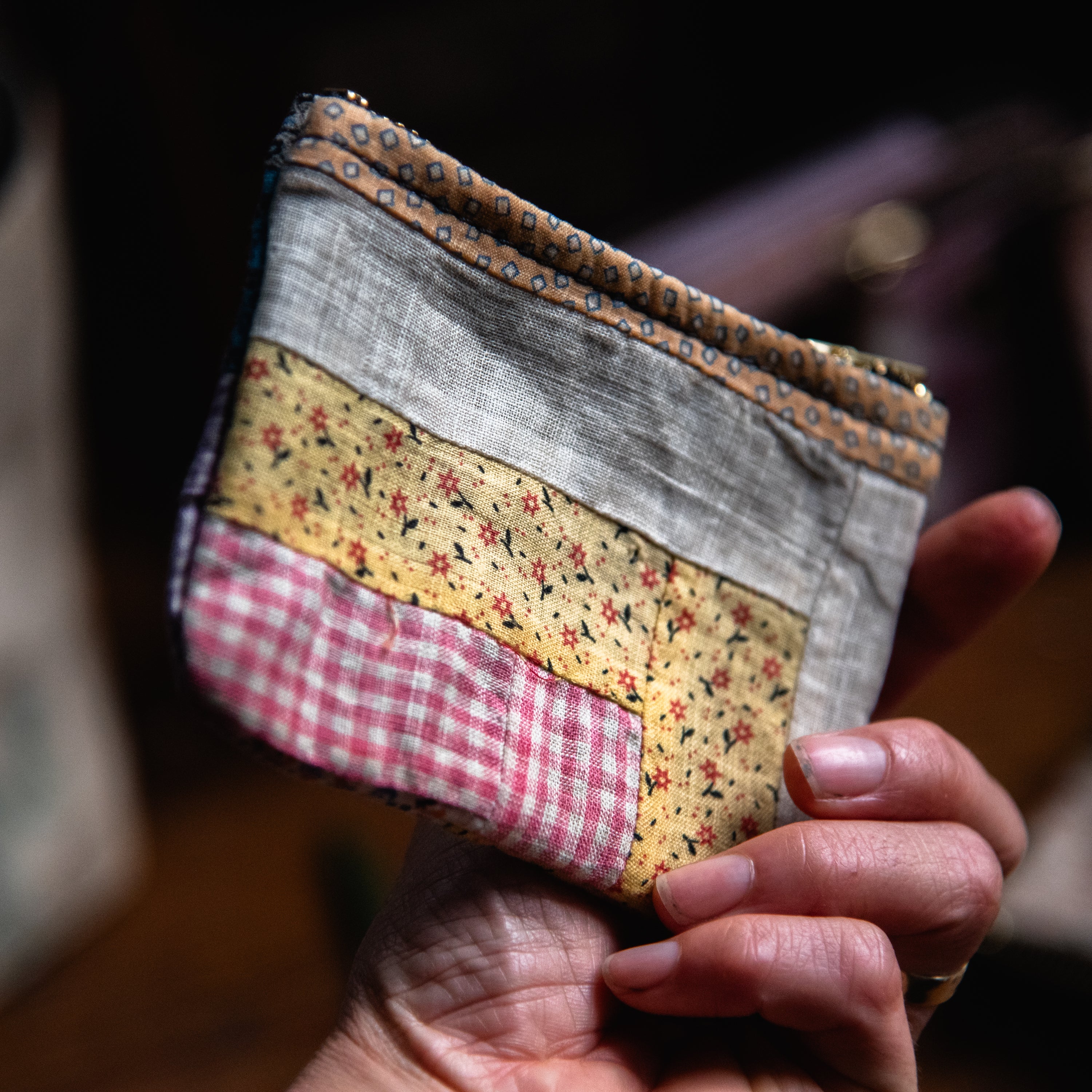 Spender Pouch with 1900s Log Cabin Patchwork Quilt: Ameliana