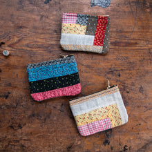 Spender Pouch with 1900s Log Cabin Patchwork Quilt: Ameliana