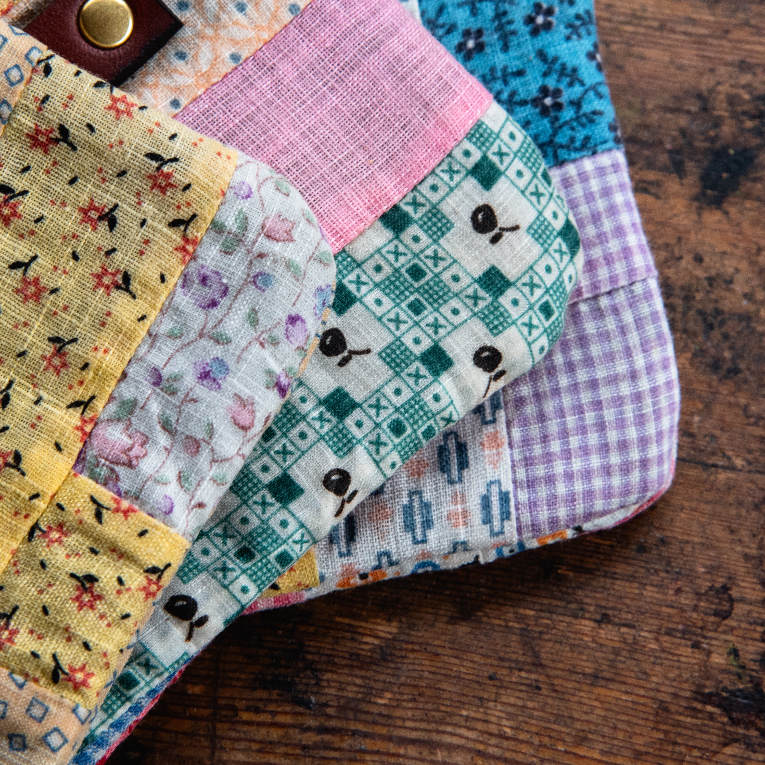 Spender Pouch with 1900s Log Cabin Patchwork Quilt: Ameliana