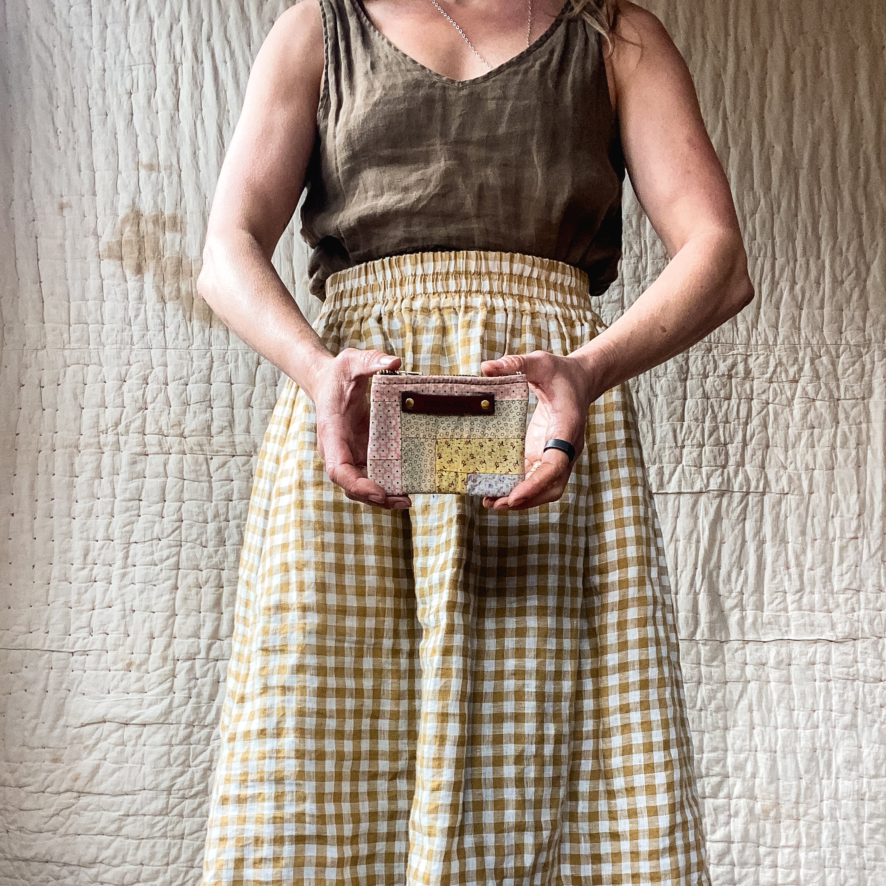 Spender Pouch with 1900s Log Cabin Patchwork Quilt: Ameliana
