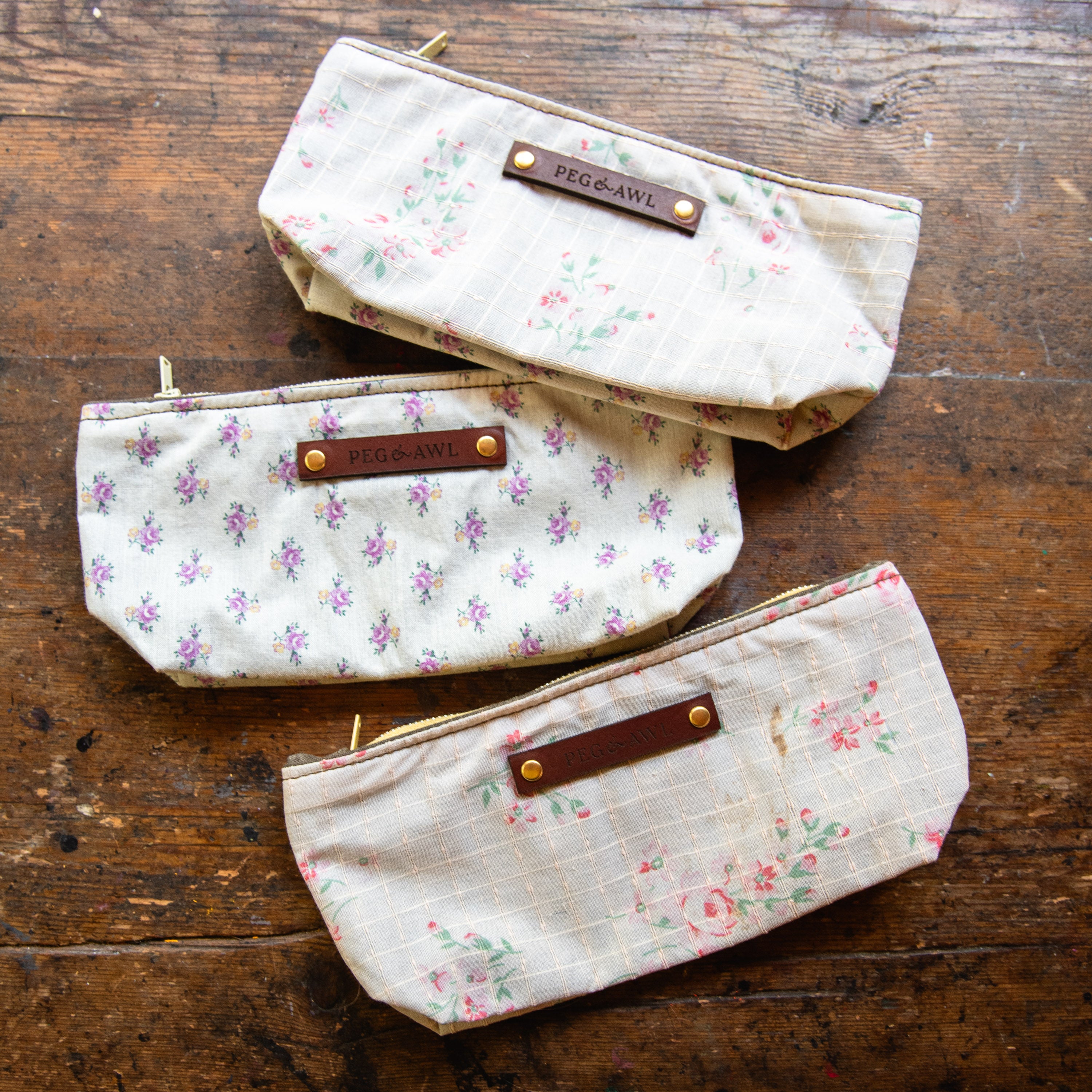 Essentials Pouch with 40s-50s Girls Dress: Priya / Arjun