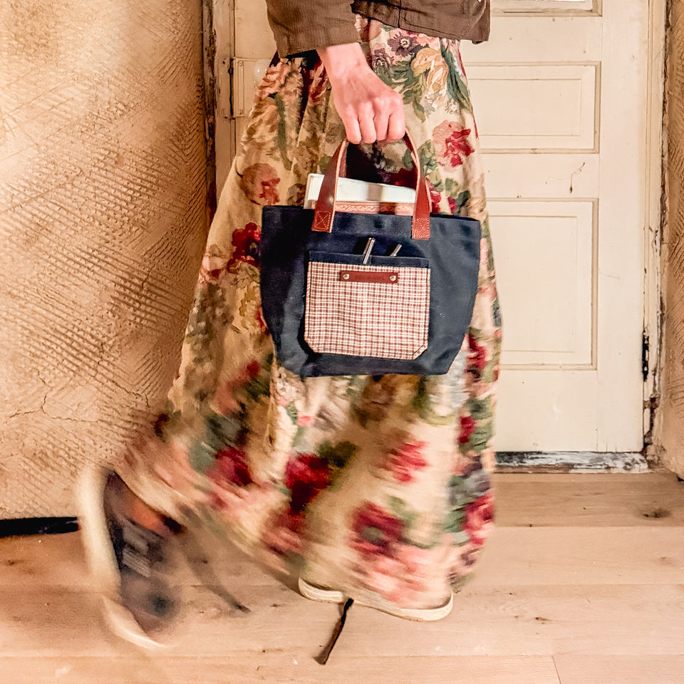 Pipit Tote with Late 1800s – Early 1900s Class Brown Woven Cotton: Juliette