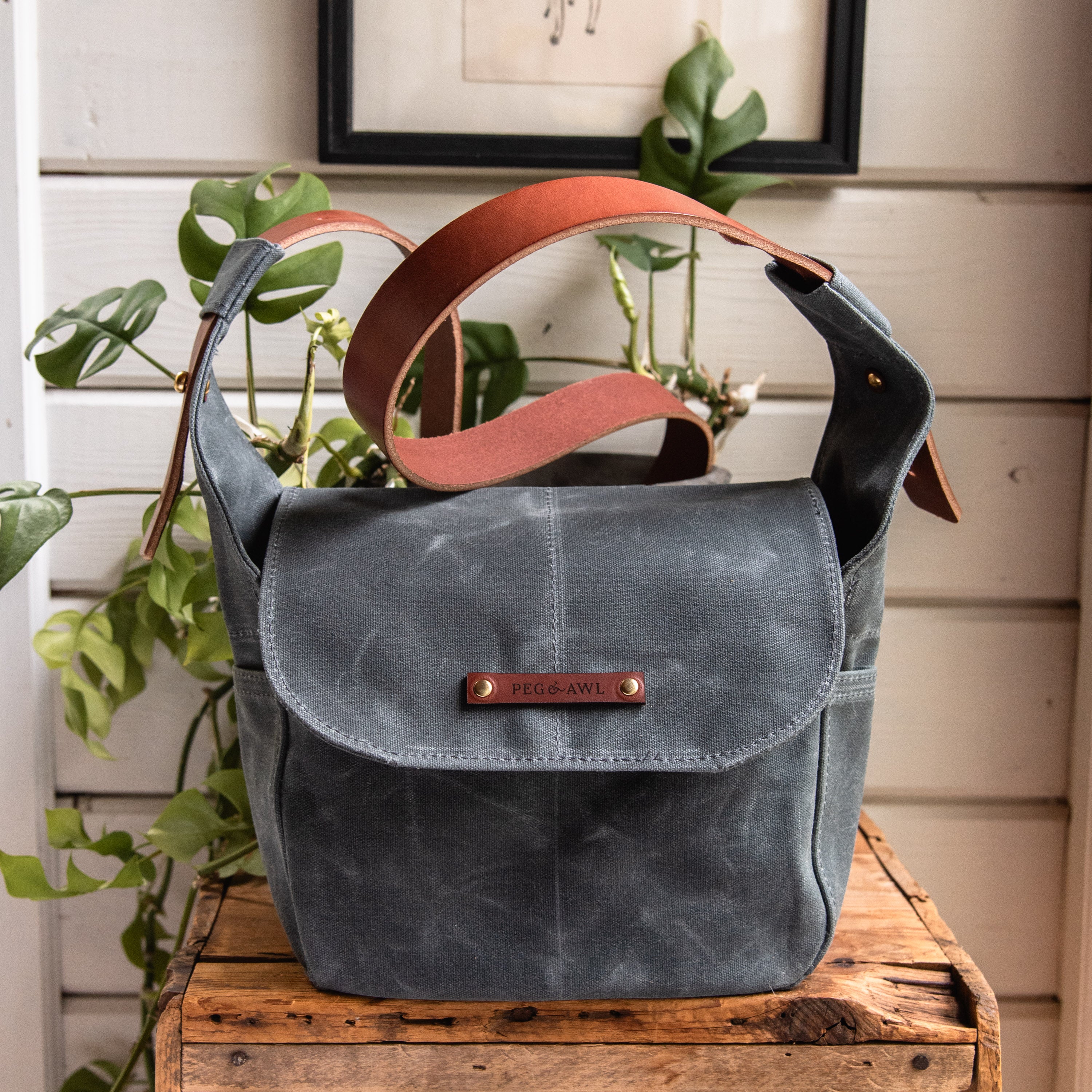The Small Finch Satchel