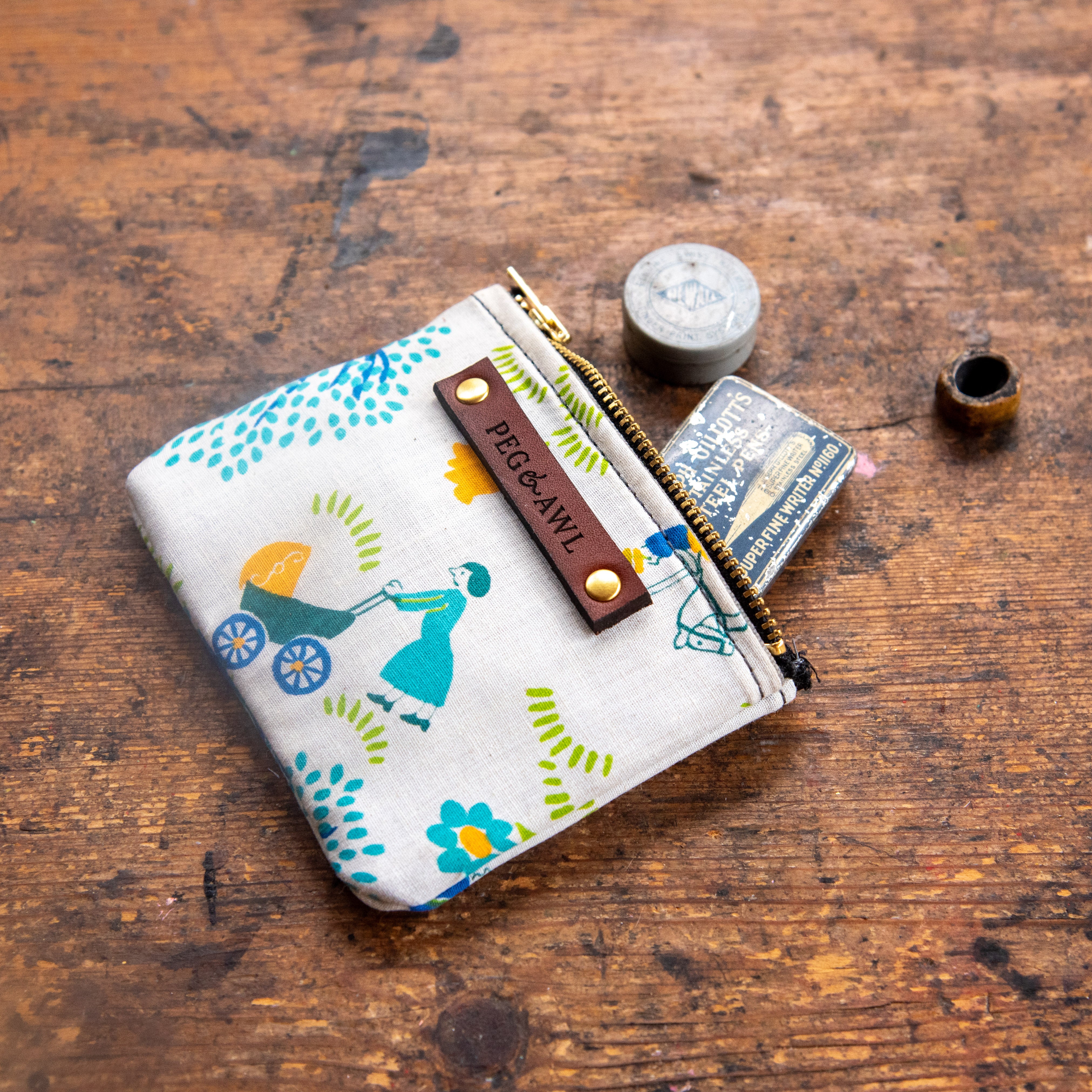 Spender Pouch with Mid-Century Cotton Print: Eddie